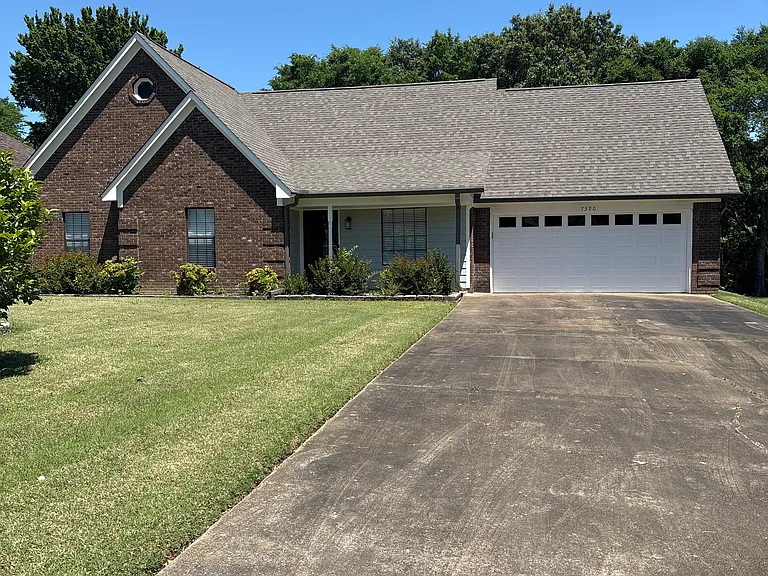 7390 Fox Meadow Dr — Photo 1