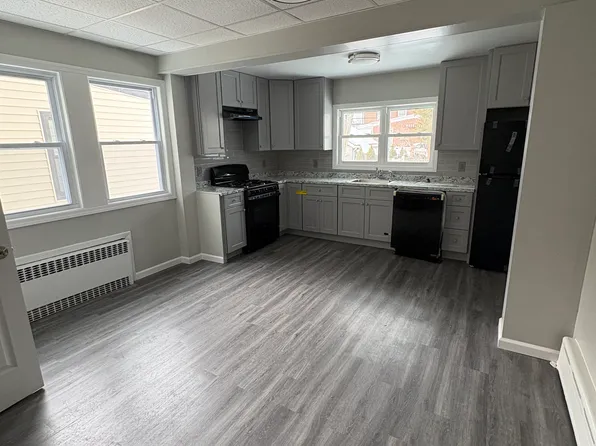 142 Smith St APT 1, Pt Chester, NY 10573