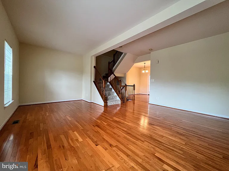 10168 Elgin Way — Photo 3