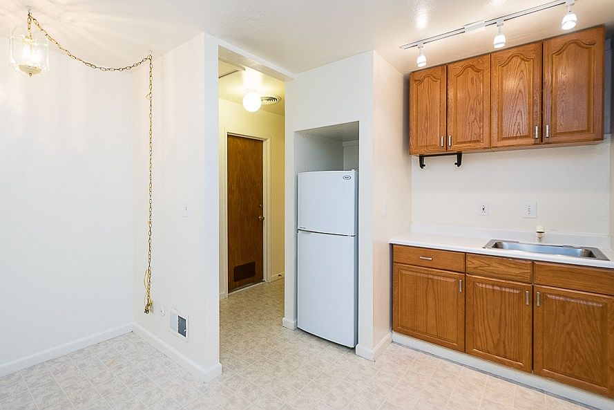 Kitchen & Dining Area