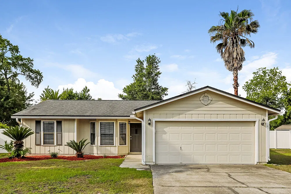 3 bed, 2.0 bath, 1238 sqft, $1,685 — Photo 1
