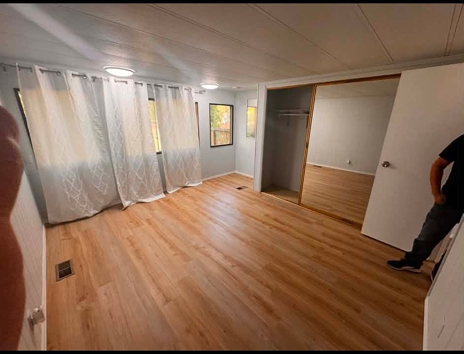 1st image of 11815 40th Ave S