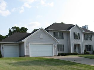 6225 Westwind Rd, Cedar Rapids, IA 52411