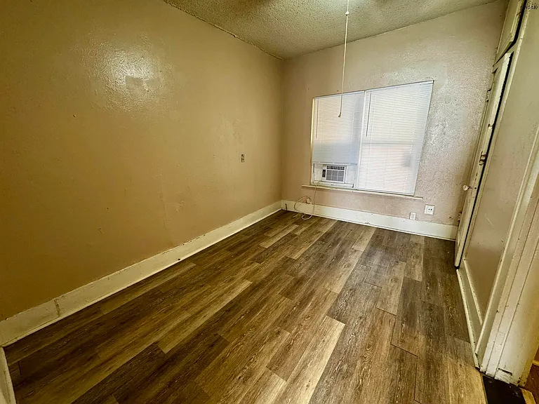 1205 Austin St — Photo 2