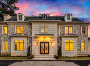 19 Gilbert Rd, Great Neck, NY 11024