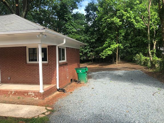 3rd image of 811 Ashmore Dr