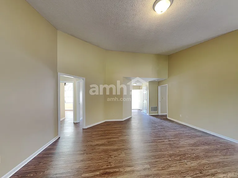 258 Longfellow Ln — Photo 5