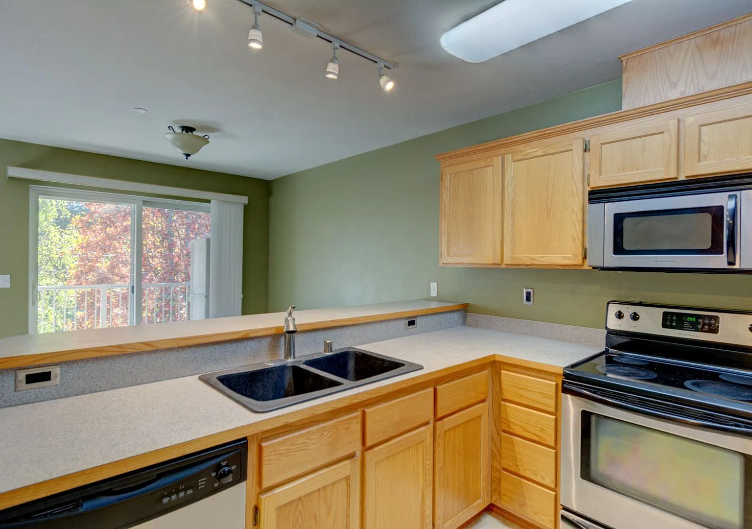 2 Bed 2 Bath Condo — Photo 3
