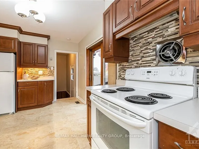 1132 Cline Cres #A — Photo 7