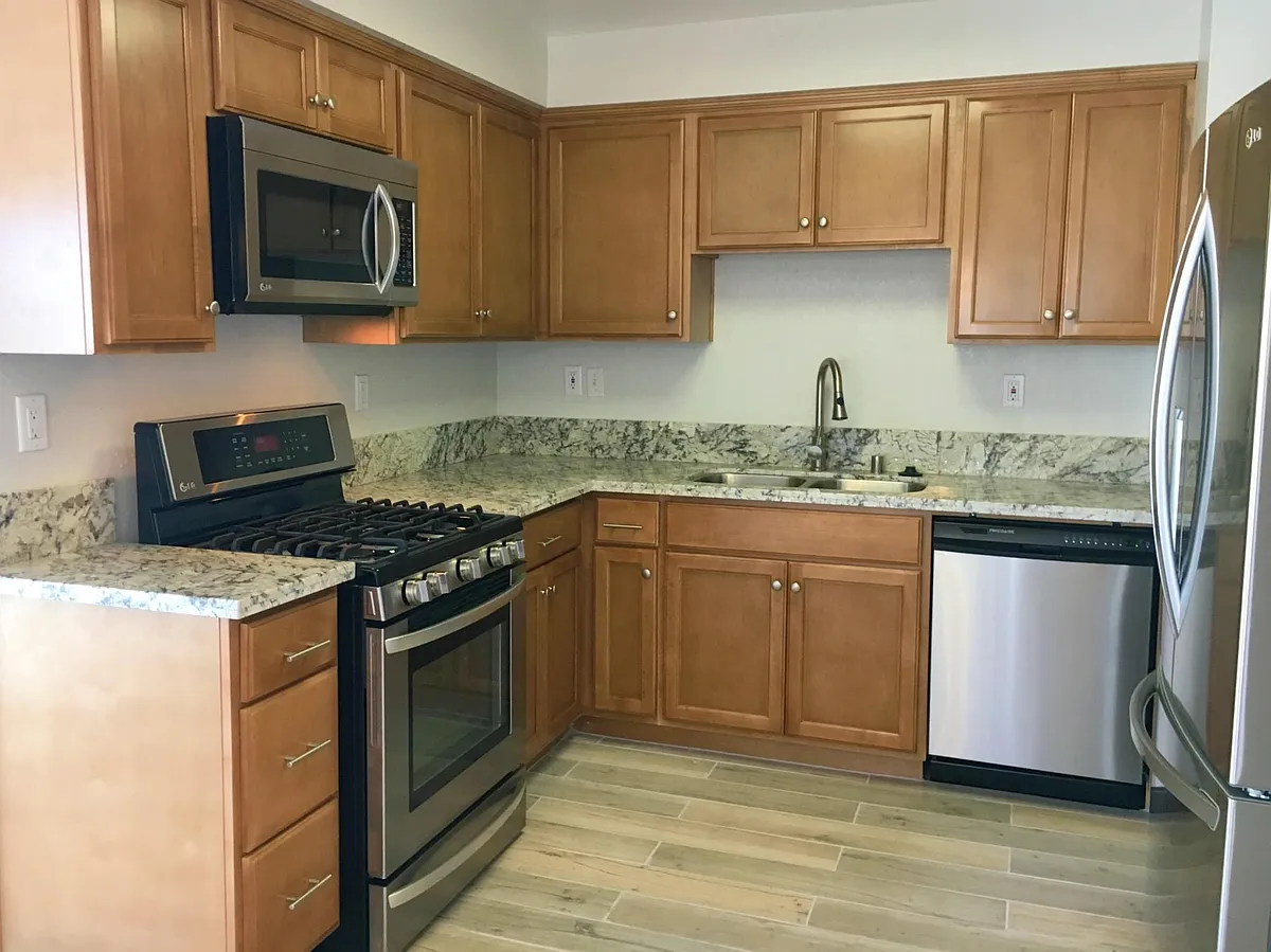 Building Photo - 1545 W 207th St #3