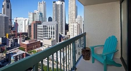 4th image of 54 W Superior St #1502
