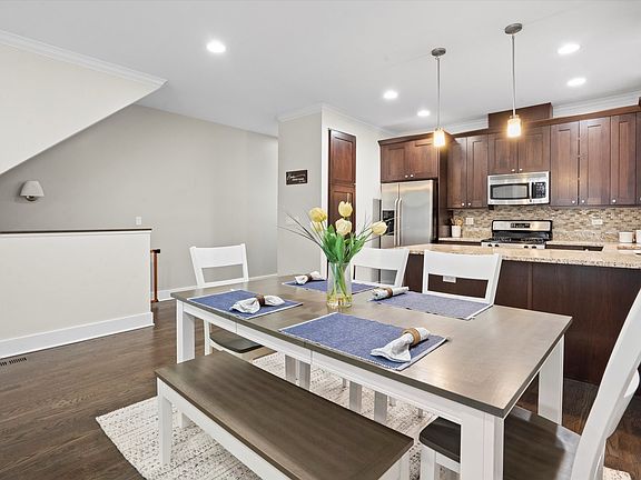 5th image of 1511 W Walton St #1
