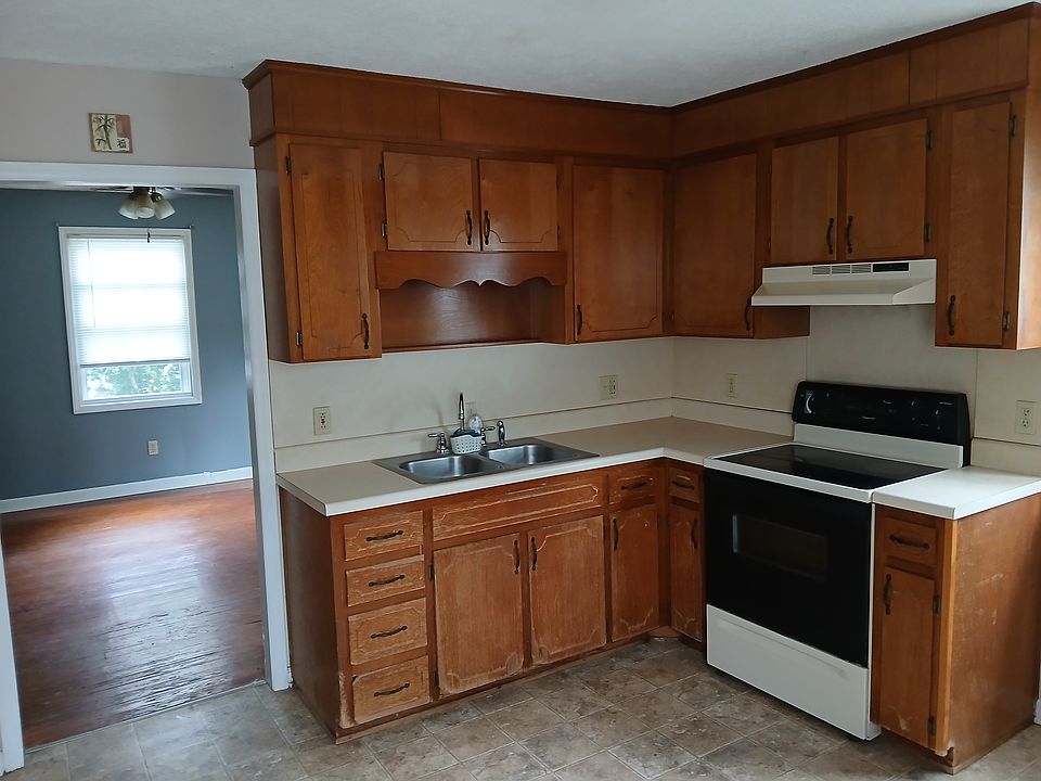 1st image of 804 9th St