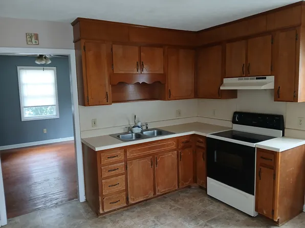 804 9th St, Radford, VA 24141