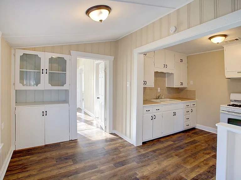 1308 Joslin St — Photo 10