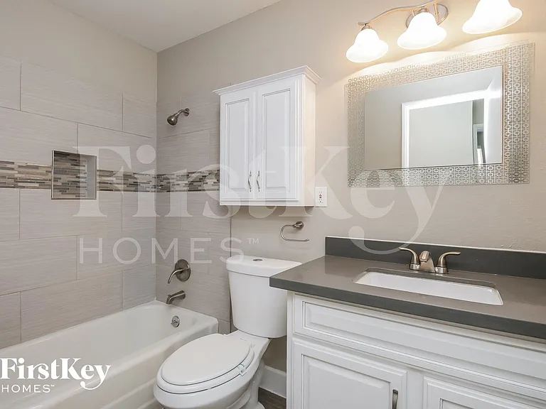 1001 E Seldon Ln — Photo 13