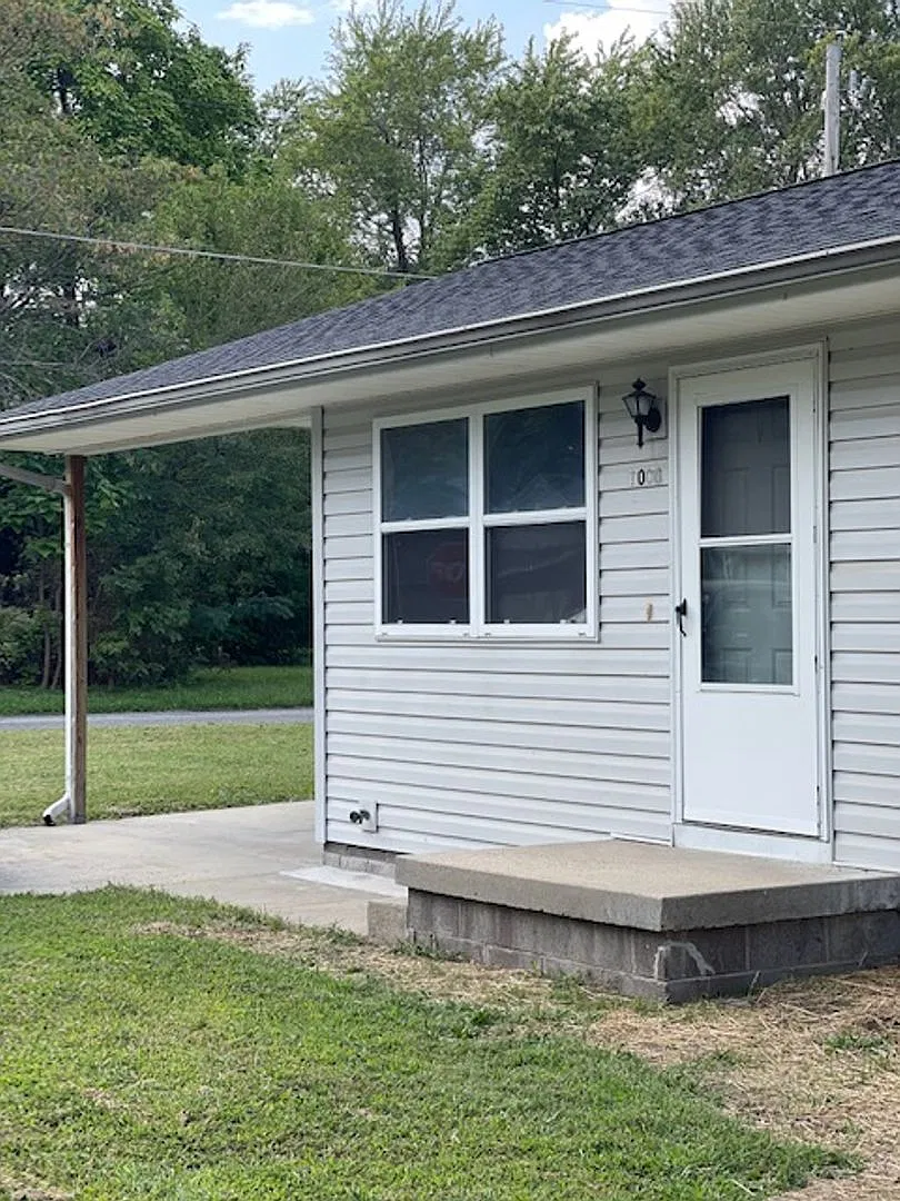 Lake Pointe Apartments — Photo 1