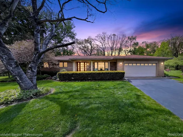 1186 Peveril Rd, Bloomfield Hills, MI 48304
