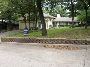 2004 N Briarcliff Ave, Bethany, OK 73008