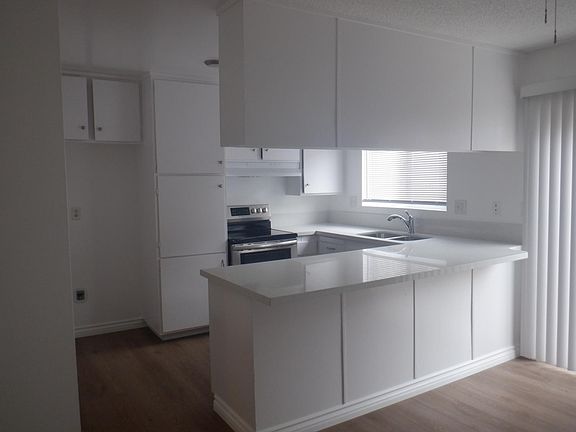 3rd image of 1018 N Sacramento Ave #2