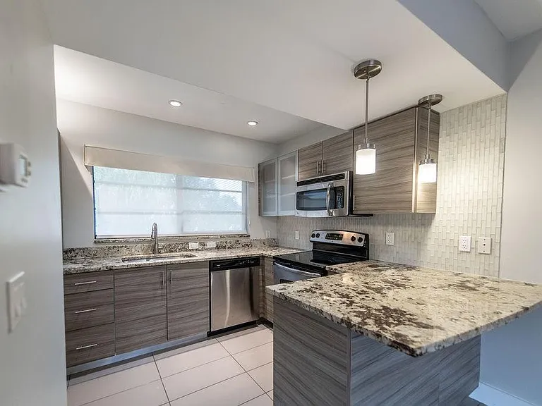 64 Isle Of Venice Dr — Photo 4