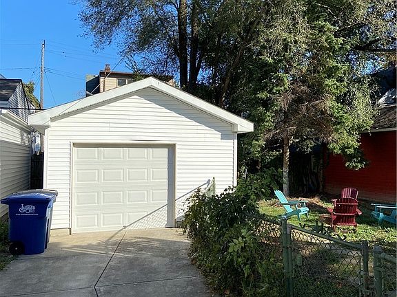 4th image of 1645 Winton Ave