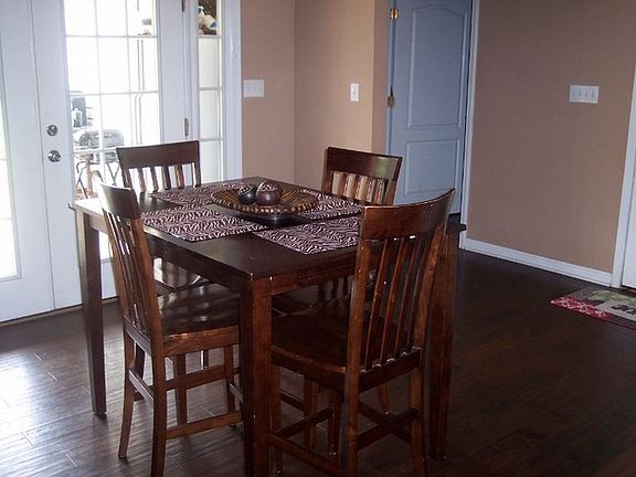 4th image of 865 Melanie Ln