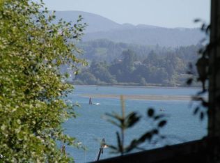 1240 S Pine St, Newport, OR 97365