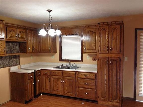 4th image of 470 Tom Clark Ln
