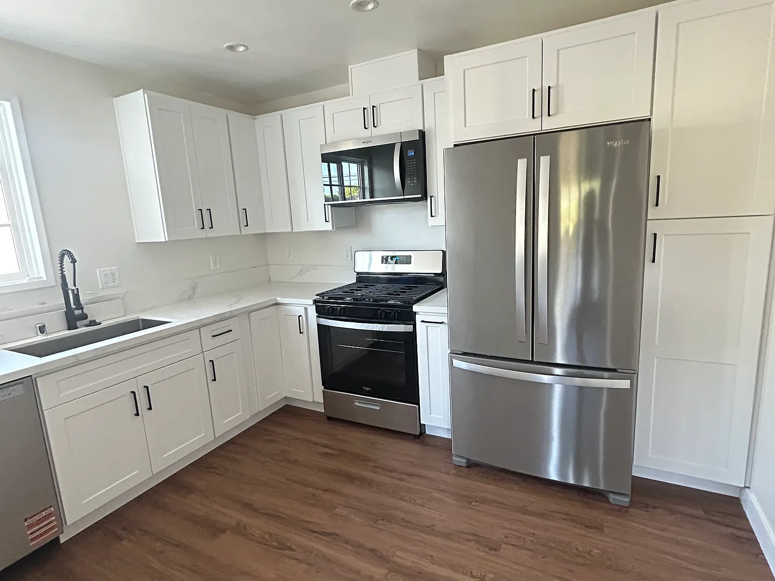 3 bed, 1139 sqft, $4,300 — Photo 3