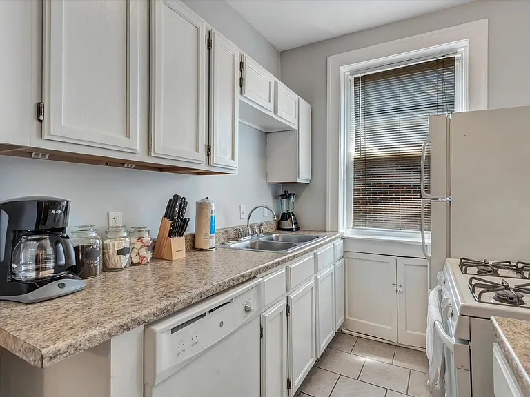 4933 Odell St #2E — Photo 10
