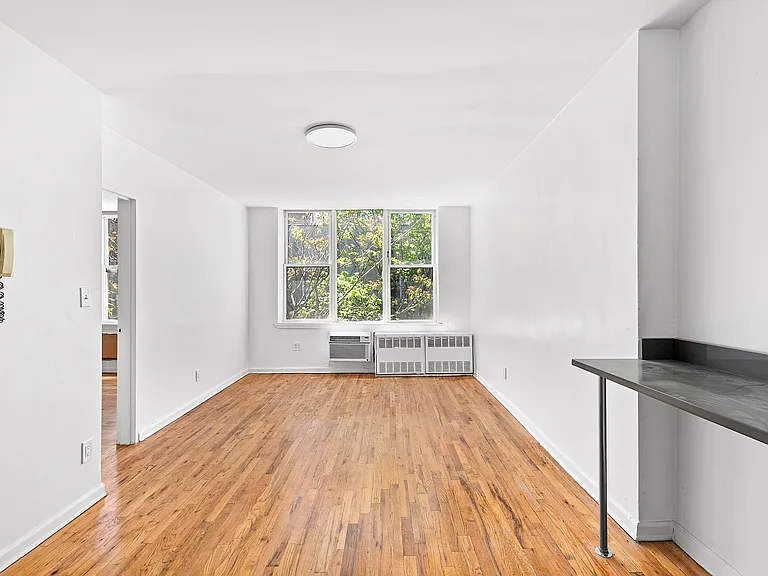 320 W 22nd St #3A — Photo 2