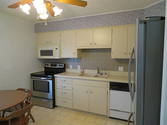 5th image of 1210 Sunnyside Cir