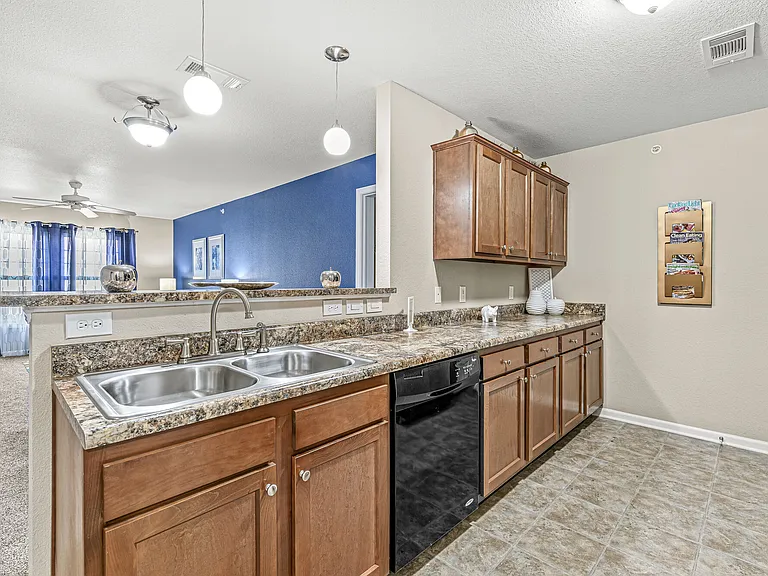 Arborwood Apartments — Photo 34