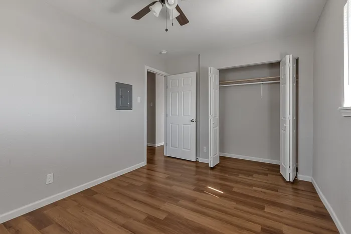 811 John Adams Dr — Photo 9