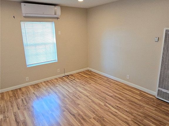 3rd image of 8642 Bennett Ave