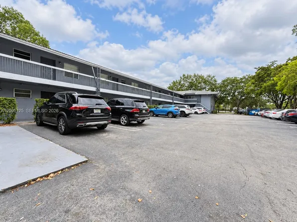 8982 W Sample Rd #204, Pompano Beach, FL 33065