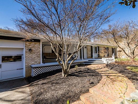 2nd image of 5906 Bridlewood Dr