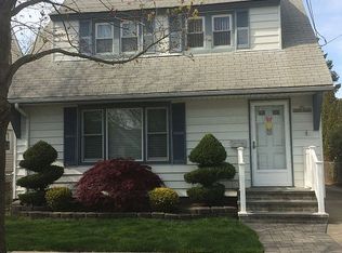 57 Fordham St, Williston Park, NY 11596