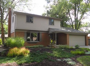 674 Canterbury Dr, Saline, MI 48176