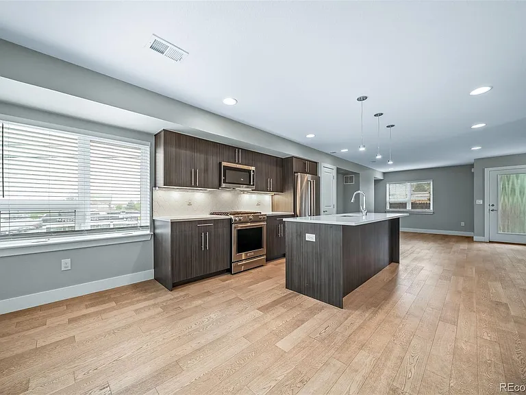 435 S Forest St #6 — Photo 15