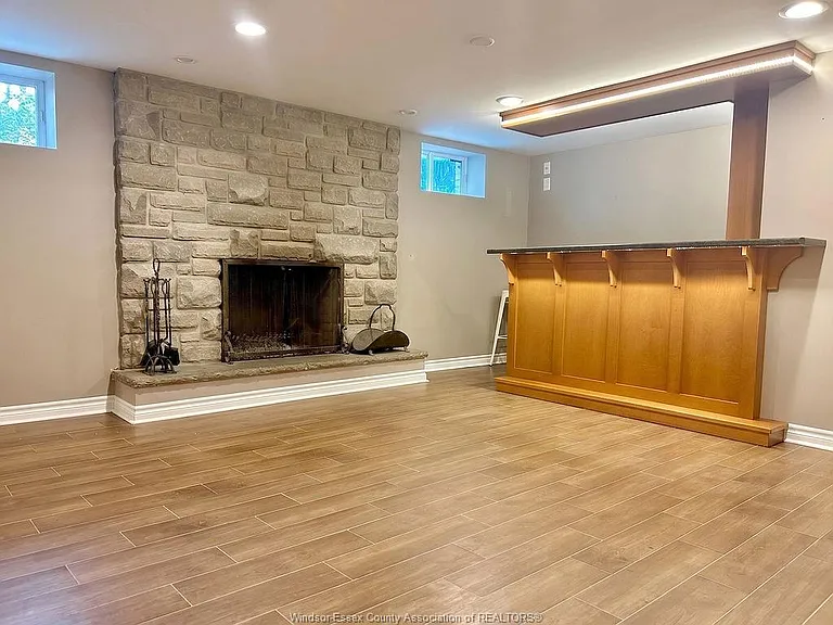 338 Barry Ave — Photo 18