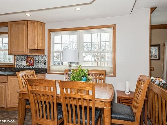 4th image of 1090 Borden Dr