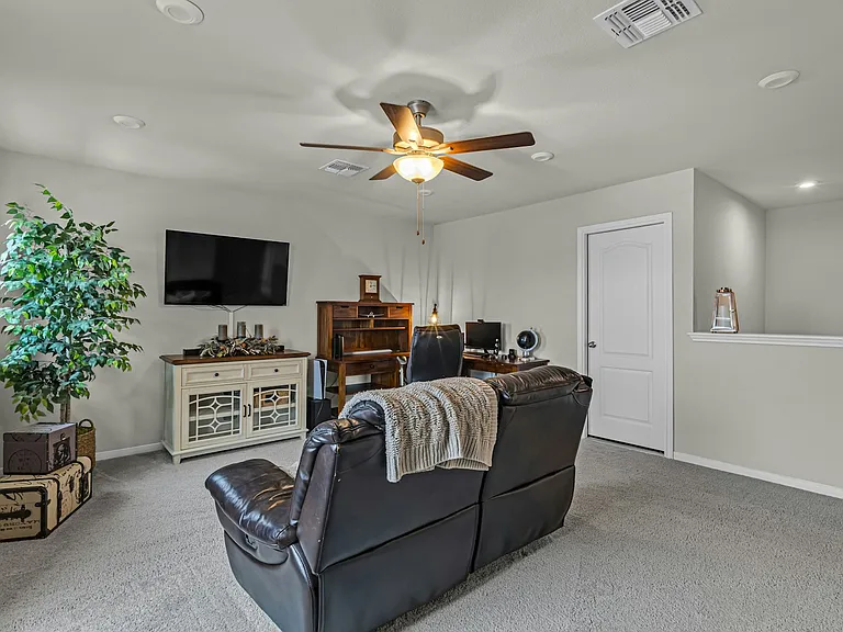 2221 Clove Ct — Photo 21