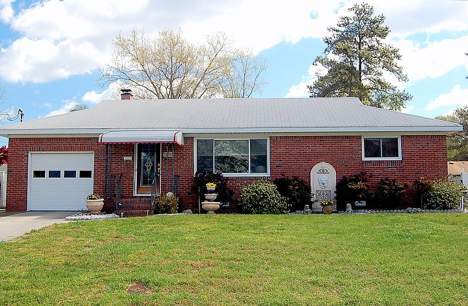 1st image of 1052 Sanford Ave