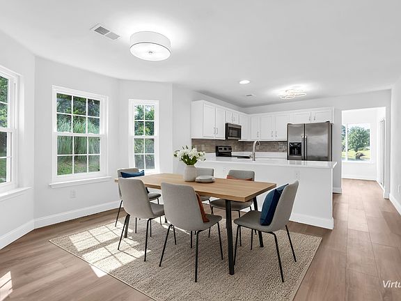 3rd image of 526 Eagleton Ct.