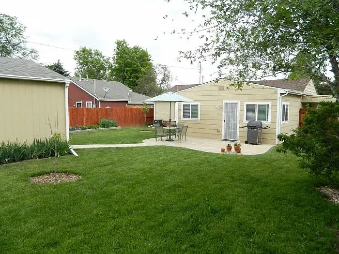 3 bed, 1.0 bath, 1120 sqft, $2,650 — Photo 2
