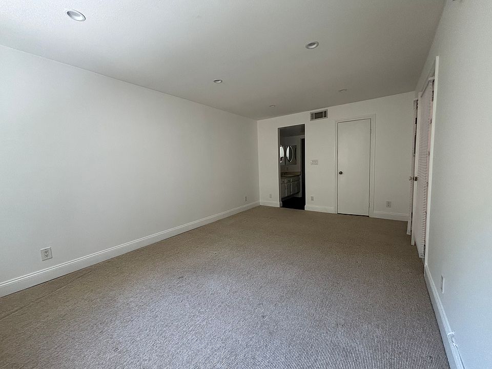 1st image of 2700 Cahuenga Blvd E #406