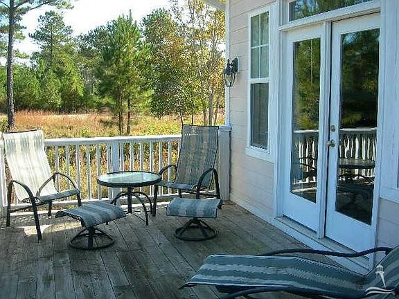 4th image of 587 Stanwood Dr SE