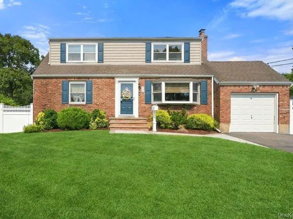 344 N Ontario Avenue, Lindenhurst, NY 11757